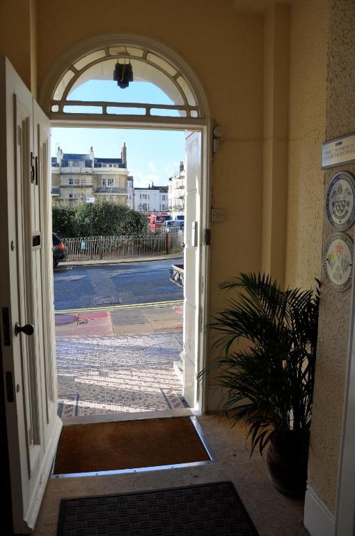Adelaide House Hotel Luton  Buitenkant foto